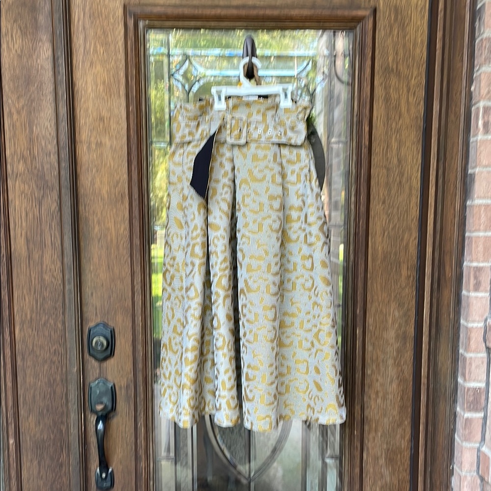 Stylish skirt in Gold and Cream